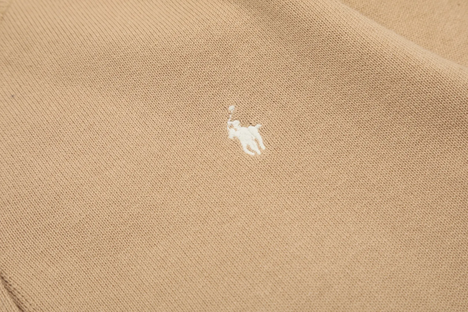 🅿️190 "Top Quality" Style Number: DS010# [Ralph Lauren Solid Color Round Neck Basic Pony Embroidered Logo Knitted Cardigan Long Sleeve] ✅Ralph Lauren Classic Basic Versatile Jersey Cardigan Long Sleeve Small Jacket ✅Main supplier of platform live broadcast wholesale entities ✅ZP quality 1:1 pattern making Scan the code to enter the GF website Counter quality ✅Details and quality The only one in Guangzhou Imported quality cotton yarn Mainly high-end Cost-effective, good quality, no need to say more ✅The version is restored to the original, loose, comfortable and stress-free, simple is high-end, classic is timeless ✅The upper body is simple and easy to match, a must-have for goddess ootd. Good-looking clothes are never picky. A must-have in the goddess’ wardrobe. Size: S-XL Color: Off-white, light blue, pink, khaki, army green, gray, navy, black, Chinese red, mint green
